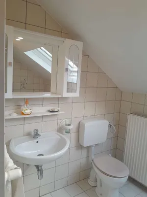 4-Zimmer-Haus mieten in Baden – 140 m², € 1.400 – Bild 11 von 12