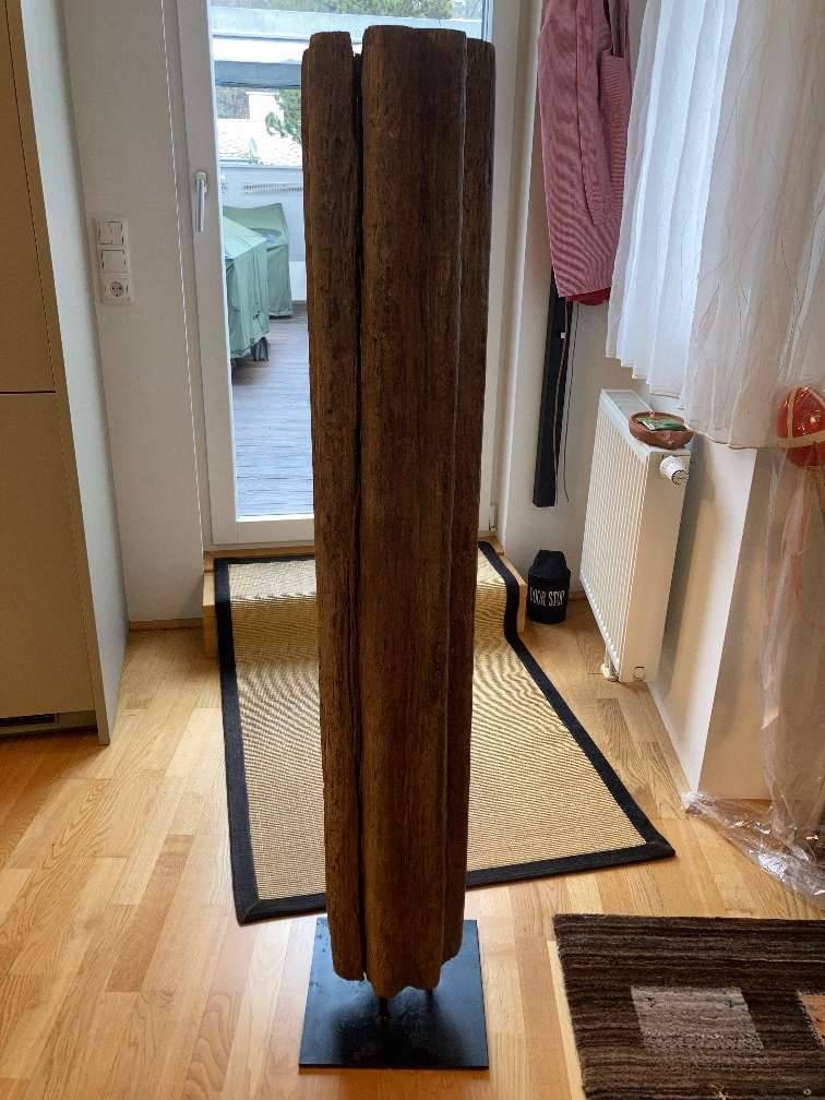 einmaliges begehrtes Designer Künstler Exemplar Objekt Säule eines versteinertem Holzstamm als Holzstatue Statue Designobjekt Dekoration Objekt aus eine Villa