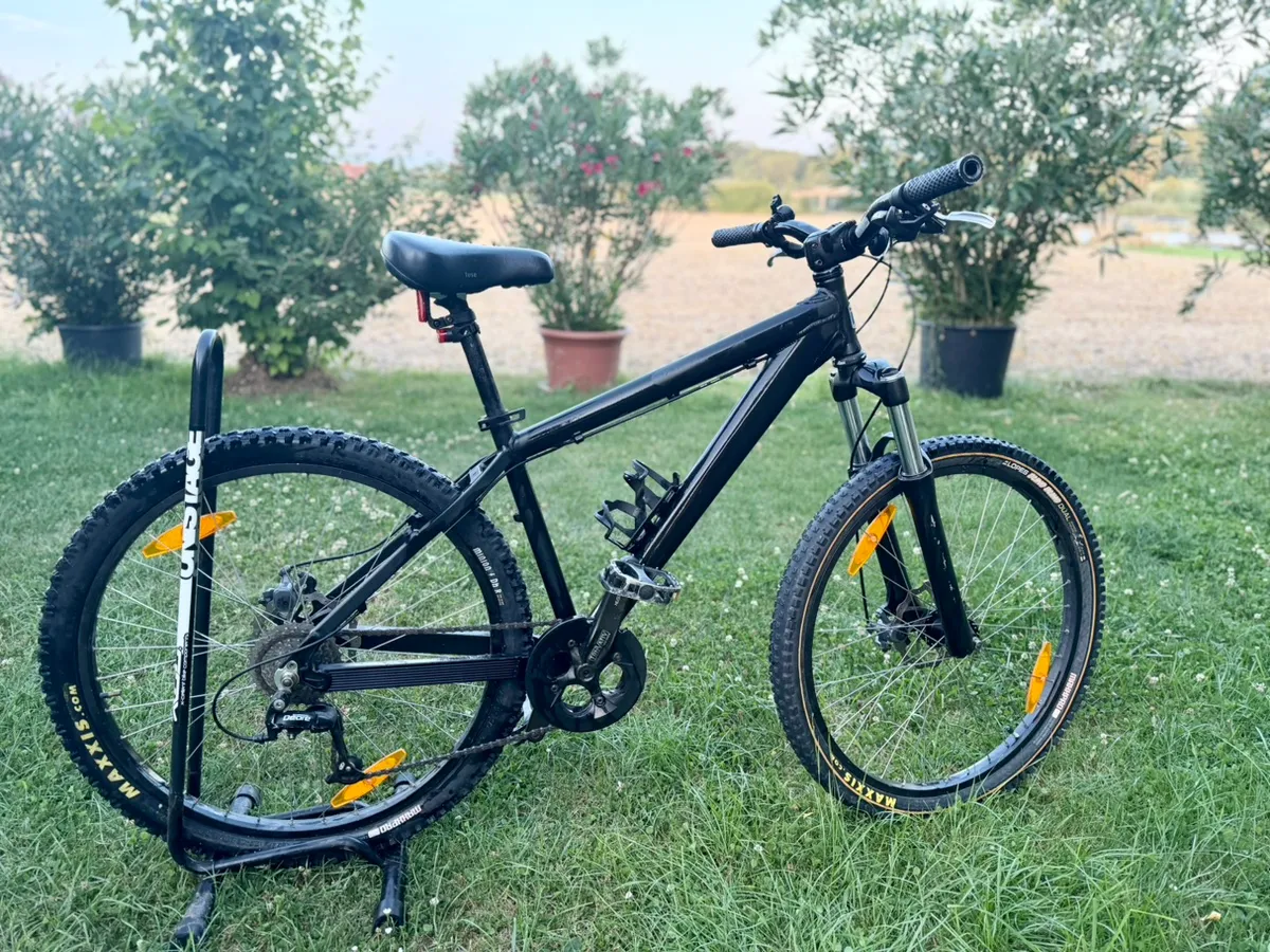 electric roots pedals Electro Harmonix Ripped Speaker Fuzz Distortion low entry frame Farbe:Schwarz Dunkelgold M G Giro - Register II