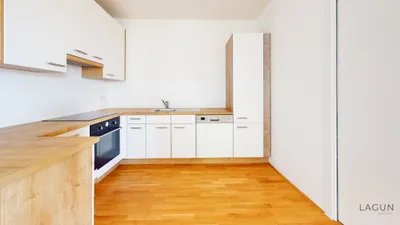 Helle 3 Zimmerwohnung mit Loggia – Bild 3