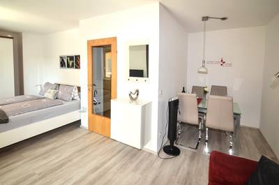 Helle Single Wohnung mit Balkon in den Innenhof von privat zu mieten. – Bild 3