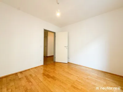CHARMANTE 3-ZIMMER WOHNUNG MIT BALKON - LICHTDURCHFLUTET - NÄHE AKH UND JOHANN-NEPOMUK-VOGL-PLATZ – Bild 3
