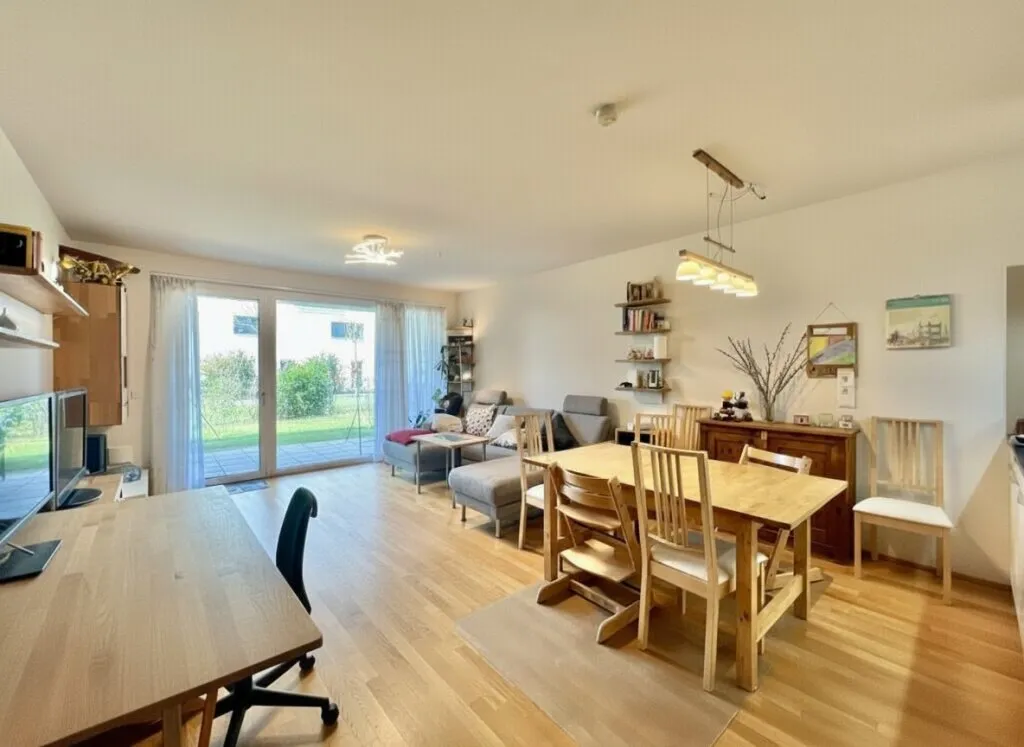 GRÜNRUHELAGE | 145 m² GARTEN | 3 Zimmer | ca. 93 m² NFL | Loggia | Fußbodenheizung – pohled 2