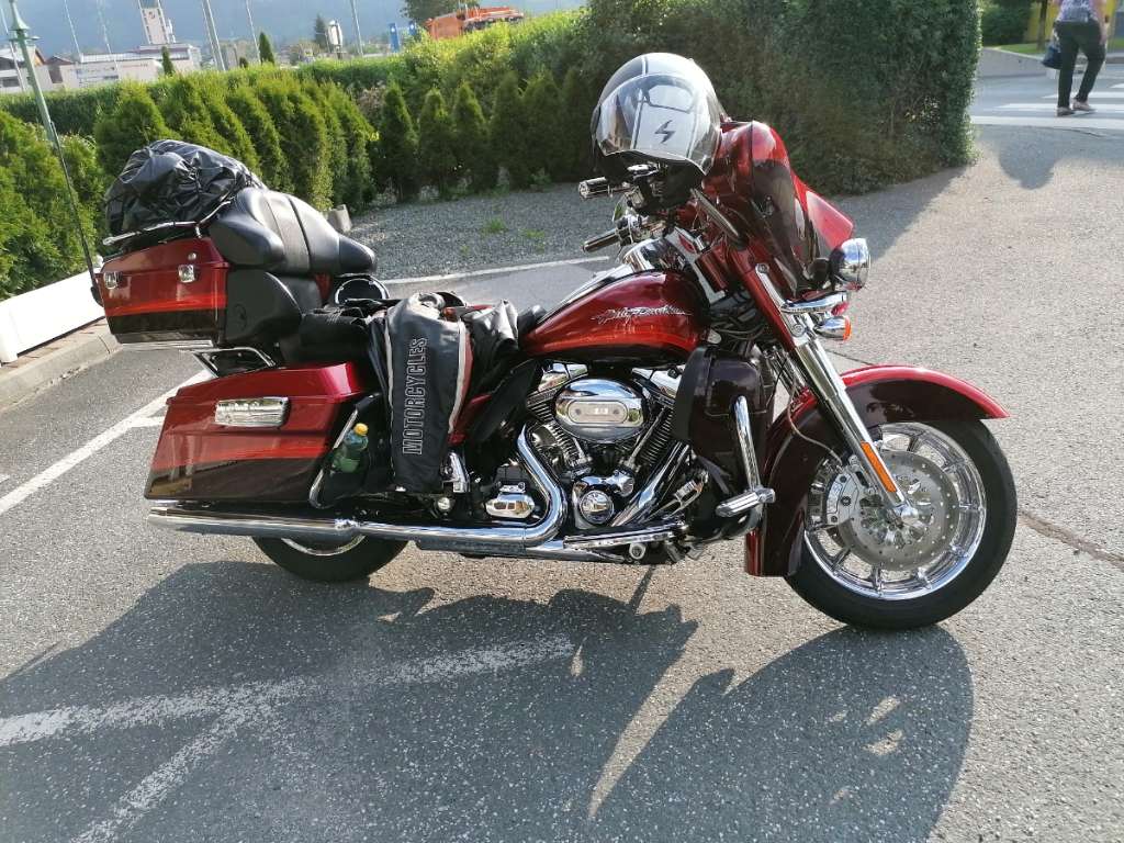 Harley-Davidson CVO FLHTCUSE4 SE Elektra Glide Ultra Classic Tourer