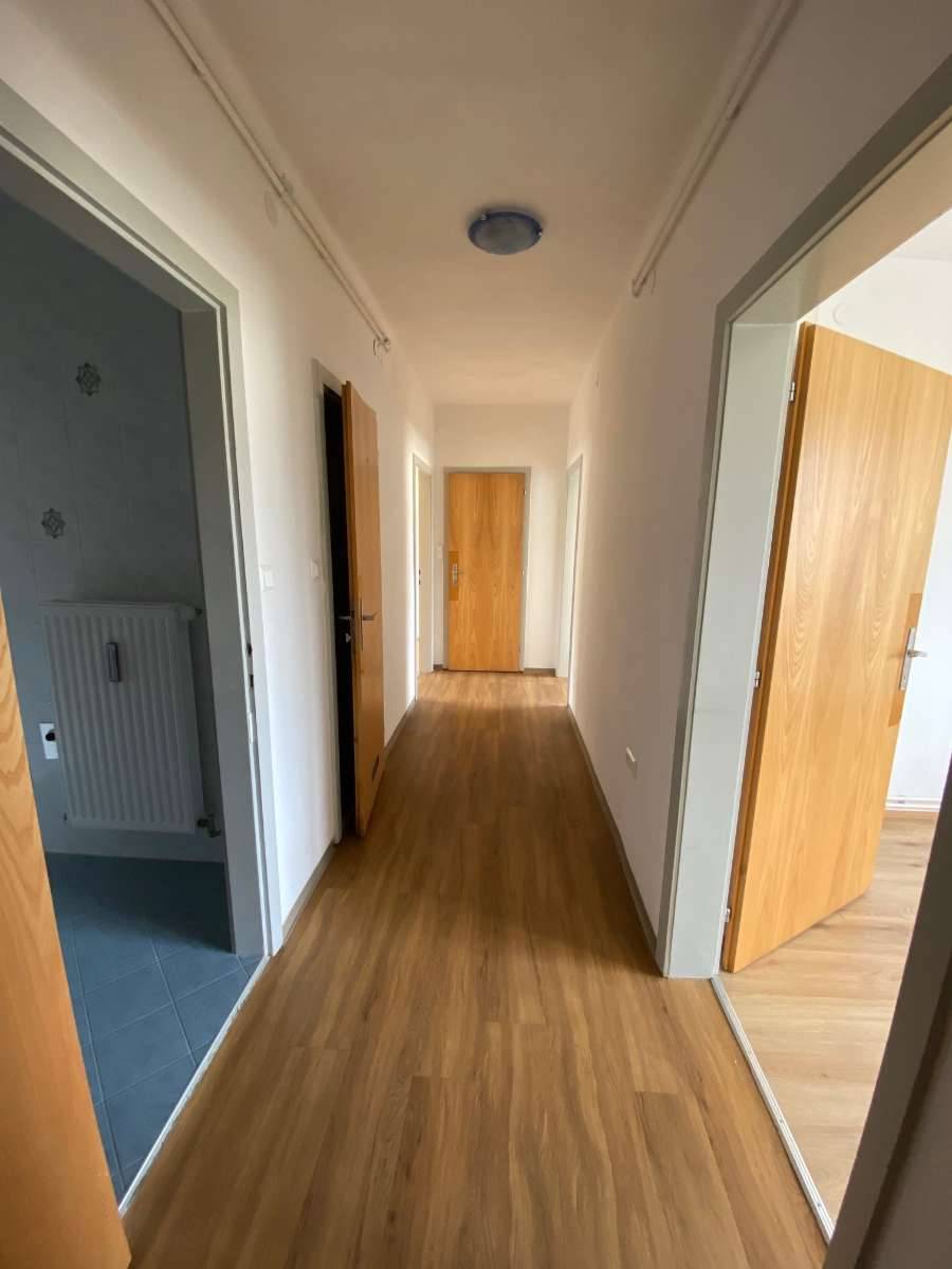 Helle 3-Zimmer-Wohnung im 2. Obergeschoss - geförderte Miete - 3 Zimmer - View 2