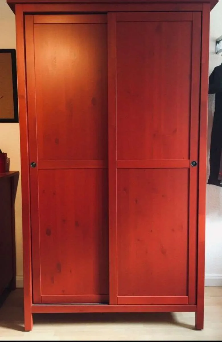 IKEA HEMNES Kleiderschrank rot, € 70,- (5020 Salzburg)