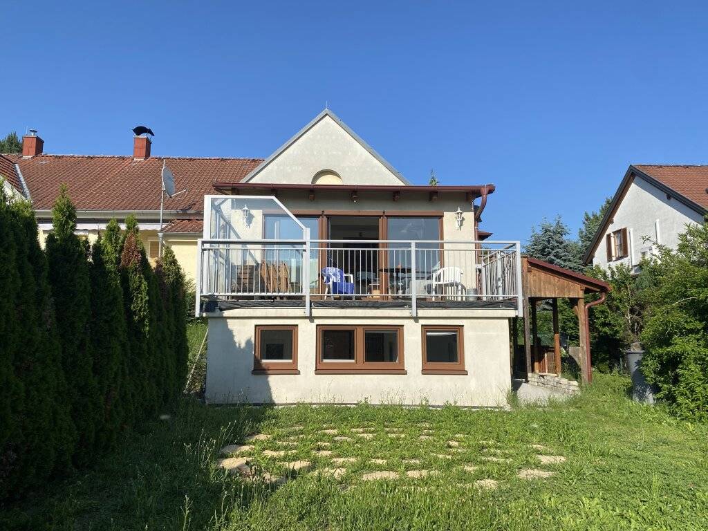 Schöne Wohnung mit Wintergarten und Gartenfläche - Ansicht 2