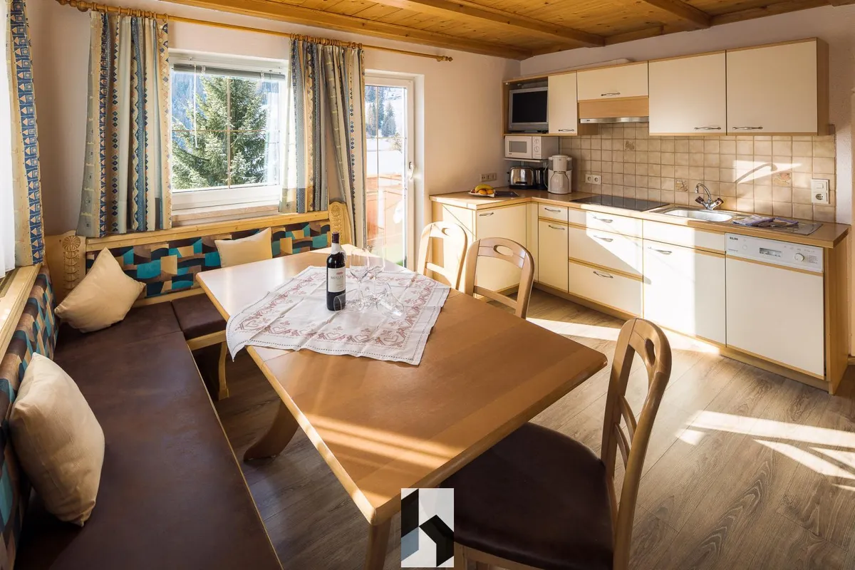 Attraktives Appartementhaus mit Café & Privatwohnung in Top-Lage von Serfaus zu verkaufen! - Widok 2