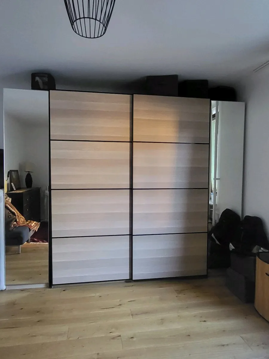 IKEA PAX Kleiderschrank mit Schiebetüren - 300 x 238 x 66 cm, € 999,- (1040 Wien)