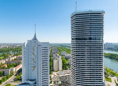 Elegante Architektur mit eindrucksvollem Blick über die Stadt – Bild 3