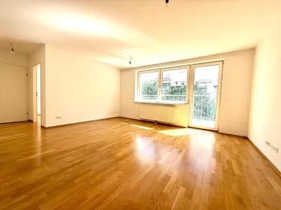Charmante, helle 2-Zimmer-Wohnung, 65 m² mit Balkon