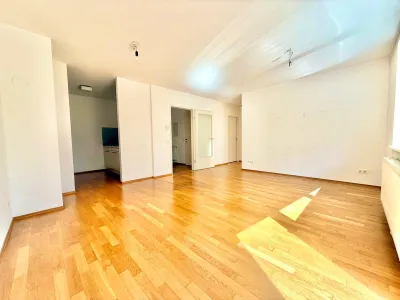 Charmante, helle 2-Zimmer-Wohnung, 65 m² mit Balkon – Bild 2