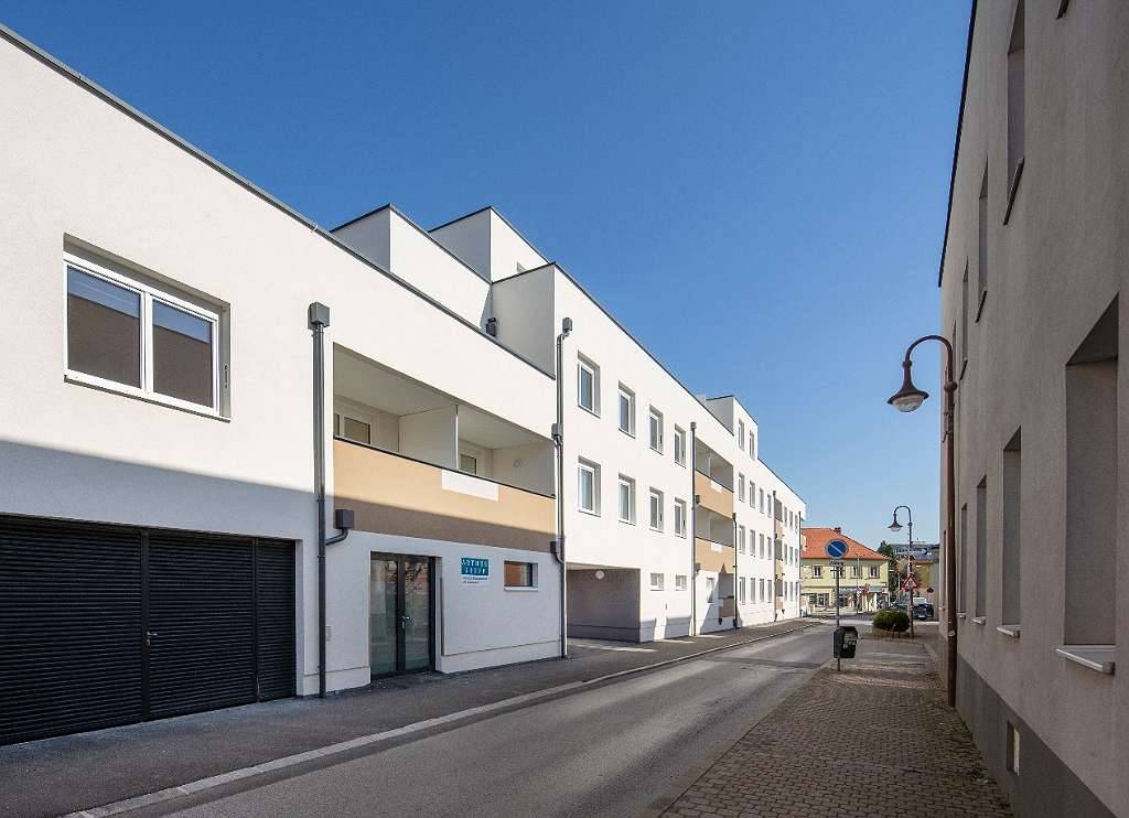 WOHNEN IN ZENTRALER LAGE: Großzügige 3-Zimmer-Wohnung mit Loggia - Ansicht 2