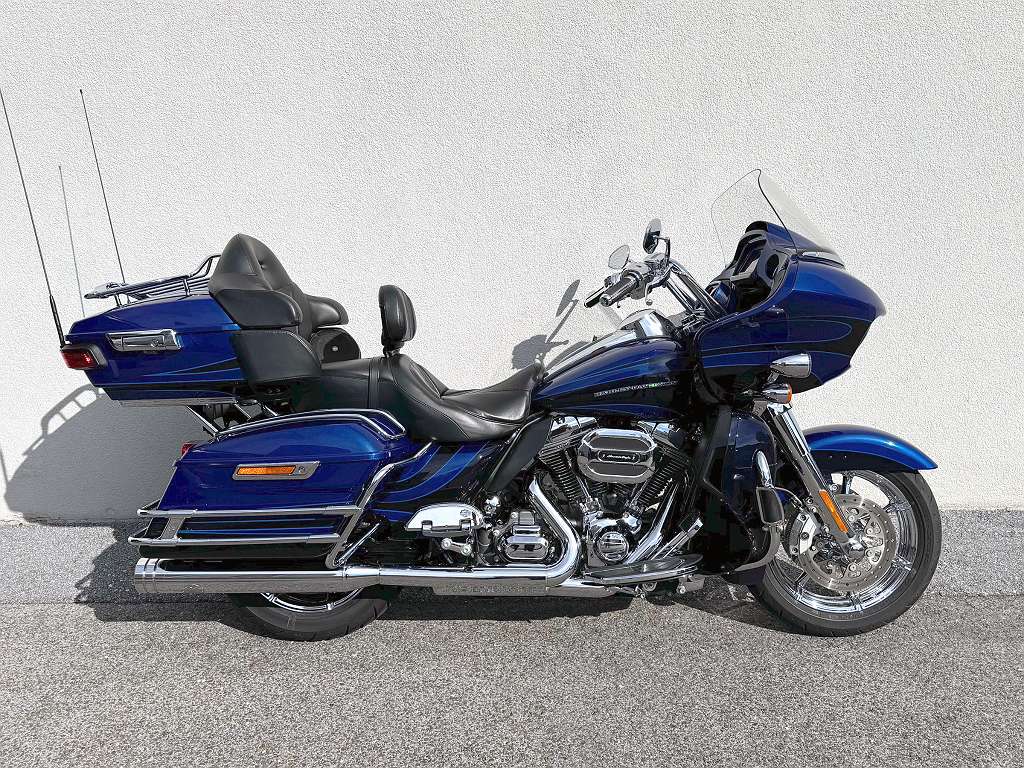 Harley-Davidson CVO Screamin Eagle Road Glide FLTRUSE Jekill & Hyde Tourer