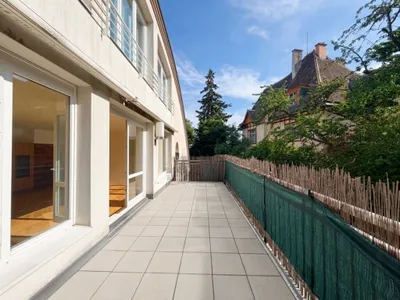 Appartement exclusif avec jardin privatif et terrasses dans un environnement résidentiel privilégié Ü Pötzleinsdorf / Exclusive Garden and Terrace Apartment in the Prestigious Green Residential Area