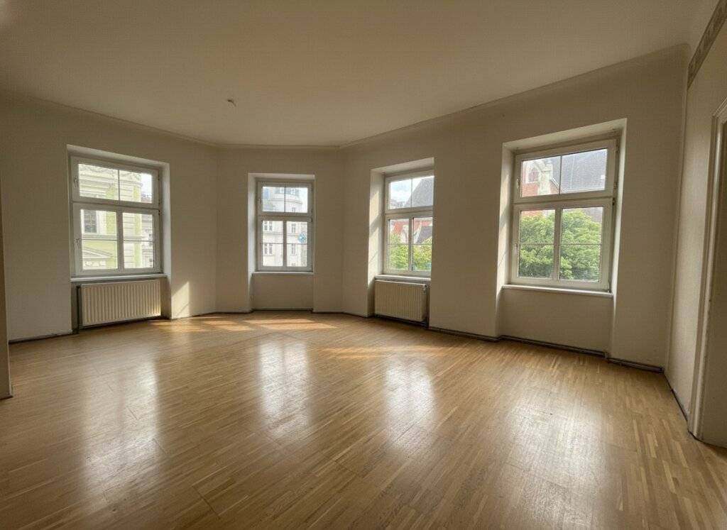 4-Zimmer-Altbau mit einzigartigem Ausblick - sanierungsbedürftig – pohled 2