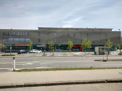 5-Zimmer-Gewerbeimmobilie mieten in Salzburg-Umgebung – 125 m², € 1.920 – Bild 2 von 14