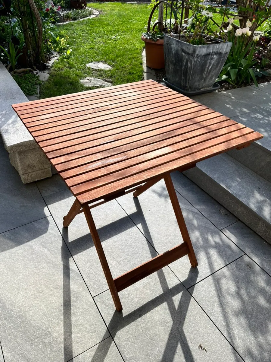 Klapptisch Holz, € 25,- (6491 Schönwies)