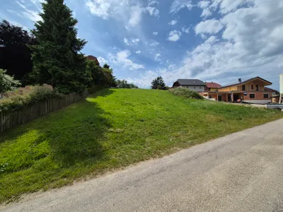 Grundstück kaufen in Vöcklabruck – 772 m², € 154.000 – Bild 1 von 8