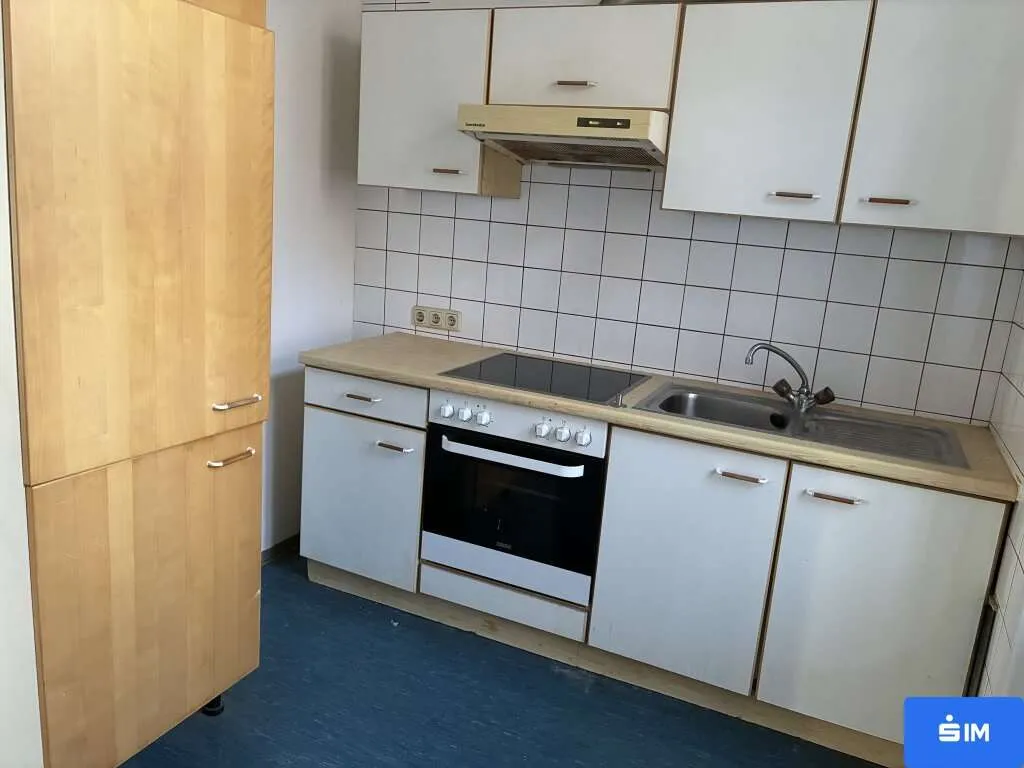Sanierungsbedürftige 2-Zimmer-Wohnung in zentraler Lage - Widok 3