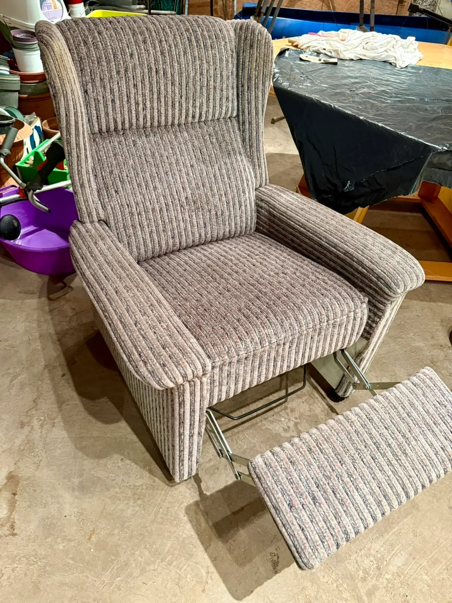 Zu verschenken: Fauteuils / Ohrensessel - Sofas / Sessel