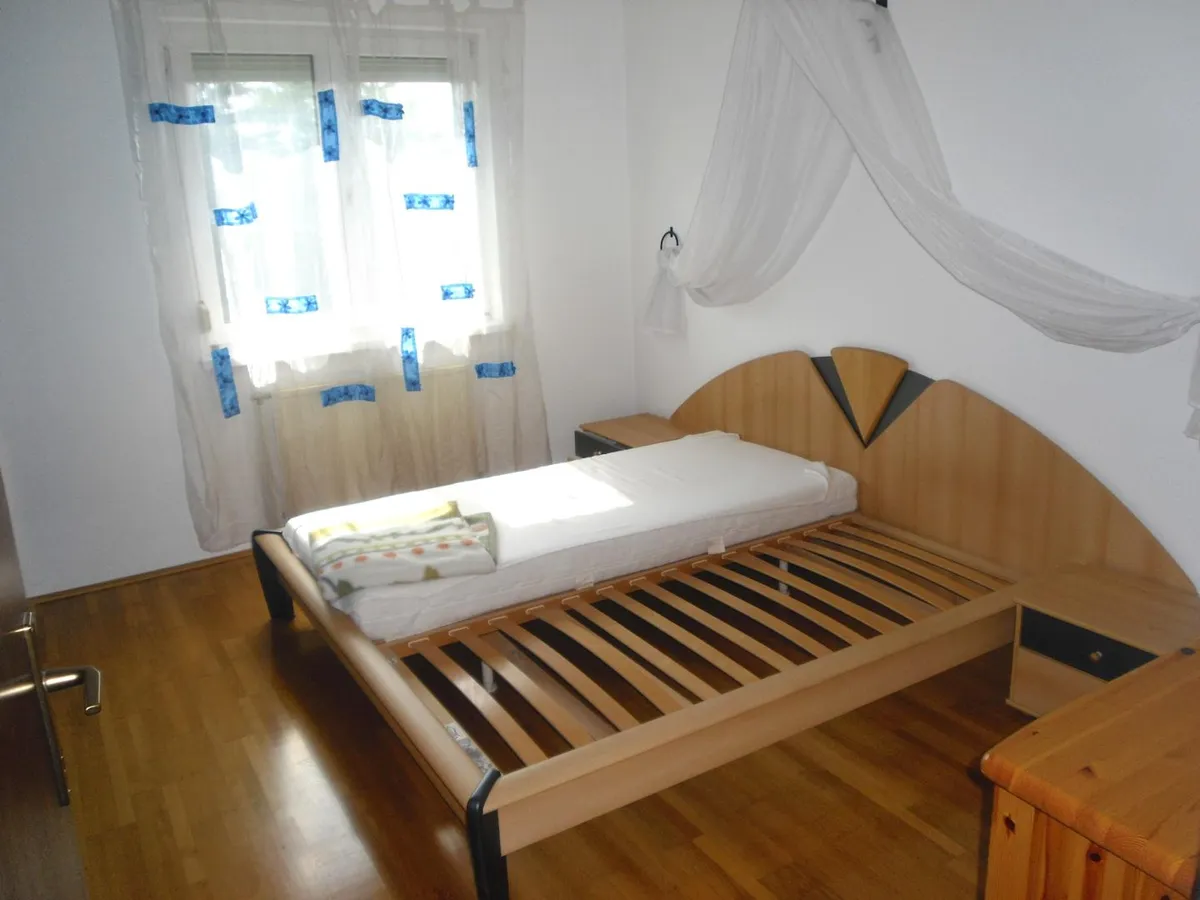 Sonniges Raumwunder mit Grünblick: Gepflegte 3,5-Zi-Wohnung mit großer Loggia & Parkplatz – pohled 3