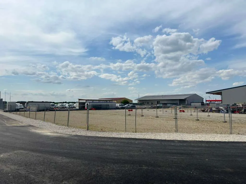 Gewerbefreifläche bzw. Abstellfläche zu vermieten - 300 m² bis 3.000 m² - Stadtgrenze 1220 Wien - Ansicht 3