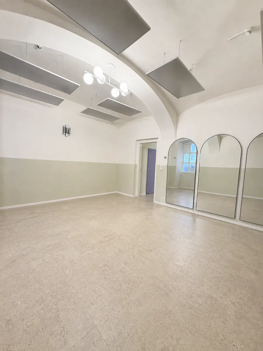 Charmantes, generalsaniertes 73-m²-Geschäftslokal/ Studio mit Auslage, Straßen- und Hintereingang sowie Gewölbedecken - Bestlage im 2. Bezirk, nahe U2 - Ansicht 3