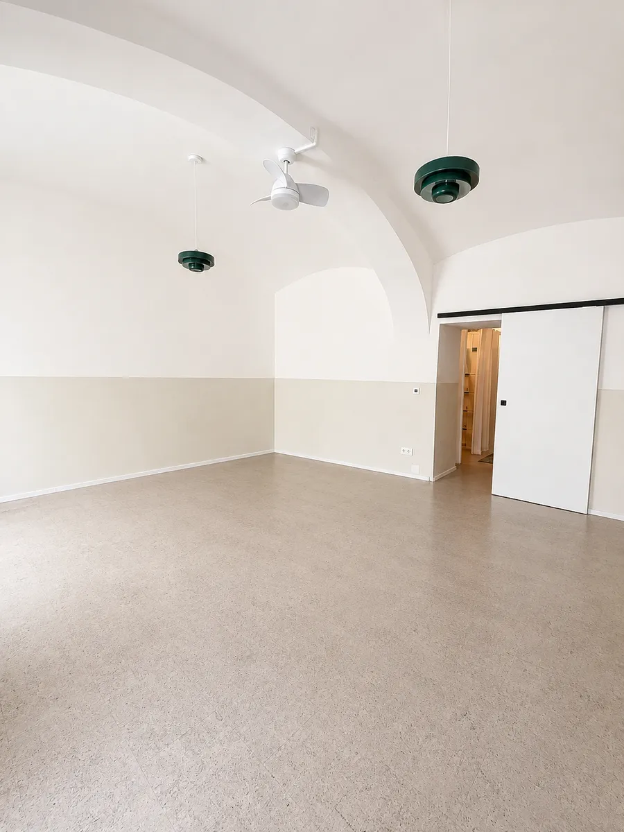 Charmantes, generalsaniertes 73-m²-Geschäftslokal/ Studio mit Auslage, Straßen- und Hintereingang sowie Gewölbedecken - Bestlage im 2. Bezirk, nahe U2 - Ansicht 2