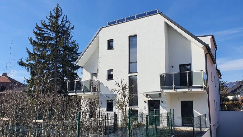 Zinshaus mit 5 Wohneinheiten, 5 KFZ Garagenplätze, Balkone, Garten (vermietet) - Ansicht 2