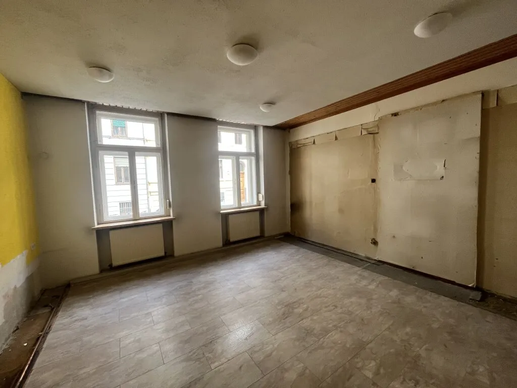 Direkt bei der TU Graz - Sanierungsbedürftige 3-Zimmer-Wohnung in bester Innenstadtlage - WG-geeignet und mit rd. 81 m² großen Eigengarten - Ansicht 2