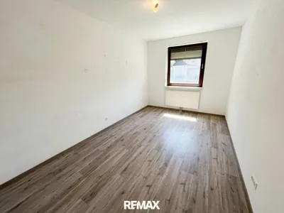 4-Zimmer-Wohnung kaufen in Neunkirchen – 85 m², € 99.000 – Bild 8 von 18