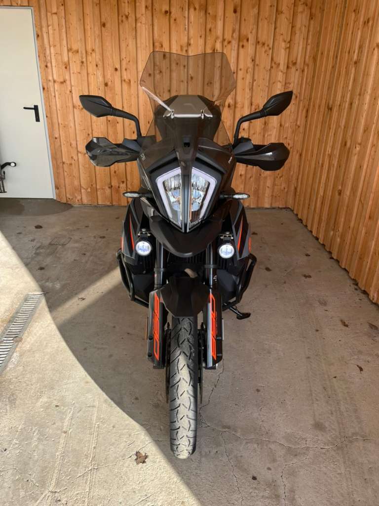 KTM 890 Adventure Tourer