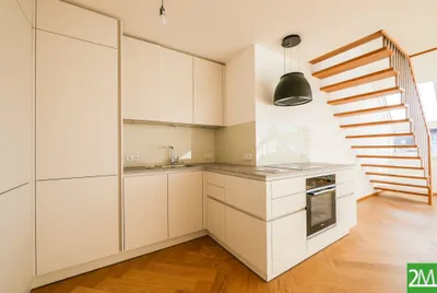 Klimatisierte DG-Maisonette mit toller Dachterrasse und eigenem Garagenplatz – Bild 3