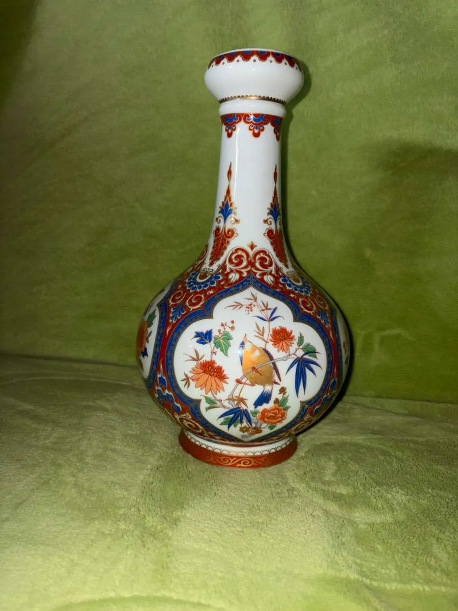 Vase AK Kaiser Porzellan, € 25,- (4209 Engerwitzdorf)