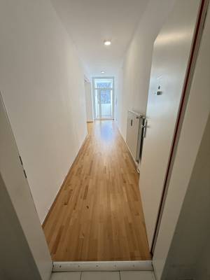 Helle 2-Zi-Wohnung mit Loggia, Einbauküche & Lift in 1150 Wien - WG geeignet!