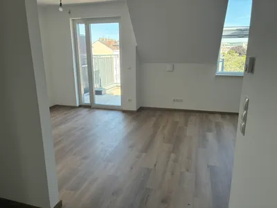 Sonnige & klimatisierte DG Wohnung mit Lift und Parkplatz – Bild 3