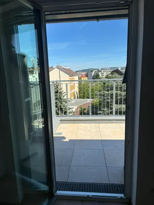 Sonnige & klimatisierte DG Wohnung mit Lift und Parkplatz