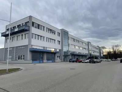1-Zimmer-Gewerbeimmobilie mieten in Baden – 40 m², € 453 – Bild 1 von 6
