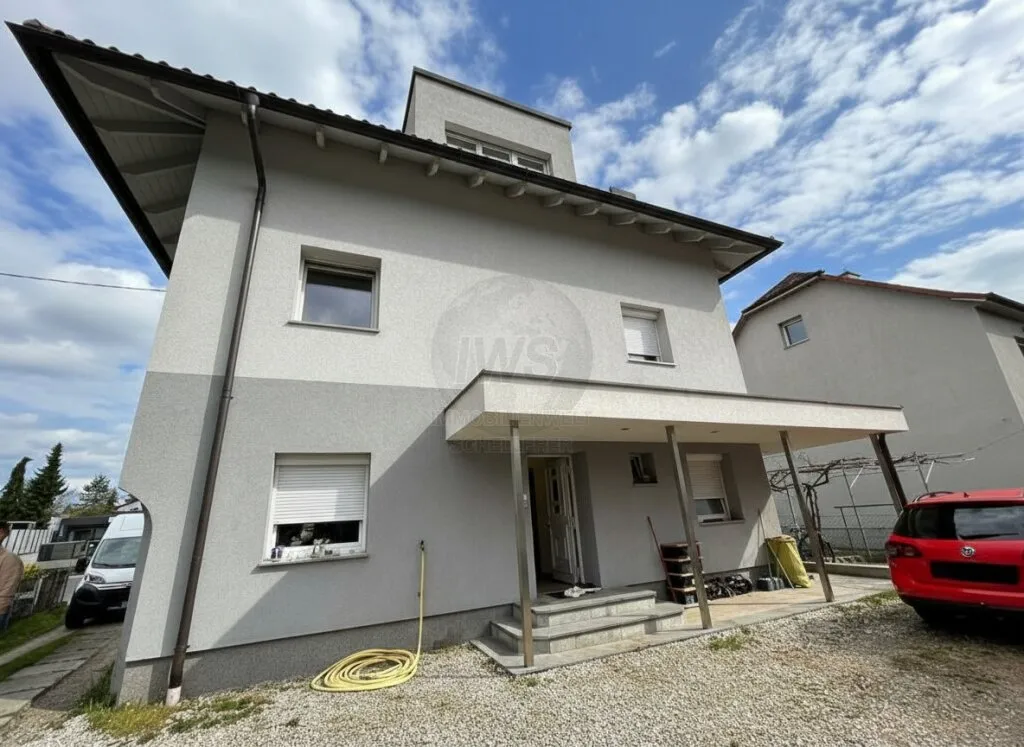 Attraktives Zinshaus in Wels-VOLL VERMIETET: Modernisiert, 256m², Garten, Garage & 7 Stellplätze! - Widok 2