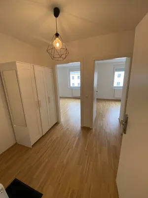 Neuwertige 2 Zimmer Wohnung in U-Bahn Nähe – Bild 2
