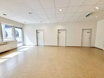 10-Zimmer-Gewerbeimmobilie mieten in Wiener Neustadt – 313 m², € 3.827