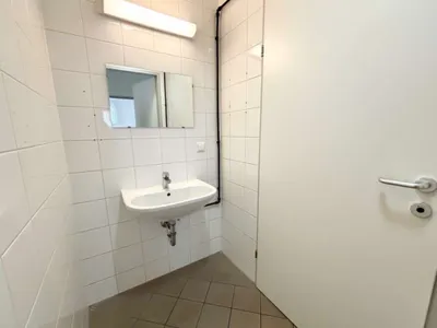 10-Zimmer-Gewerbeimmobilie mieten in Wiener Neustadt – 313 m², € 3.827 – Bild 14 von 25