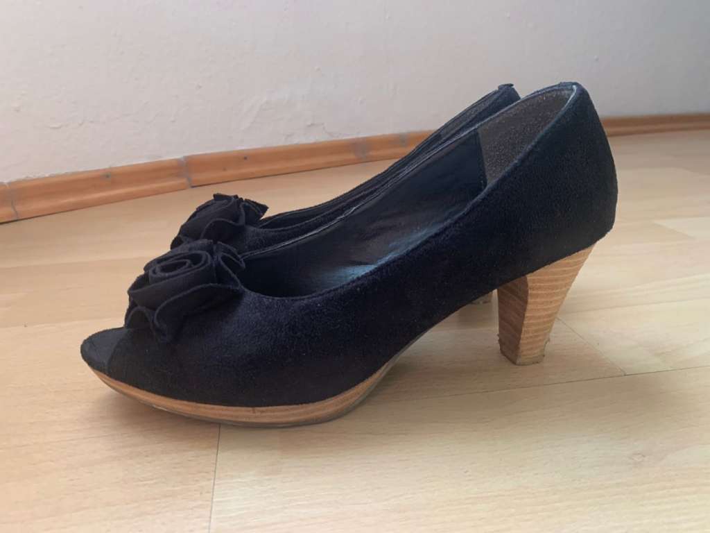 Pumps schwarz Rauhleder (OVP 79€)| mit ApplikationPeeptoe |