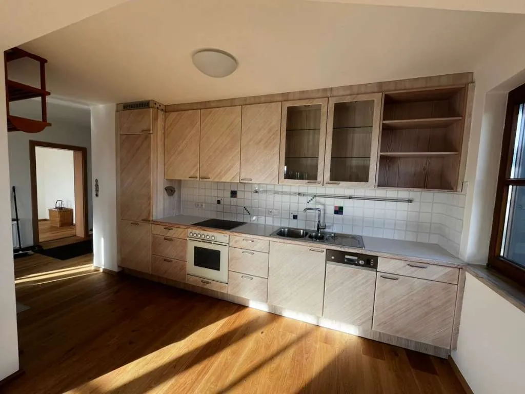 Helle, geräumige Dachgeschosswohnung - Ansicht 3