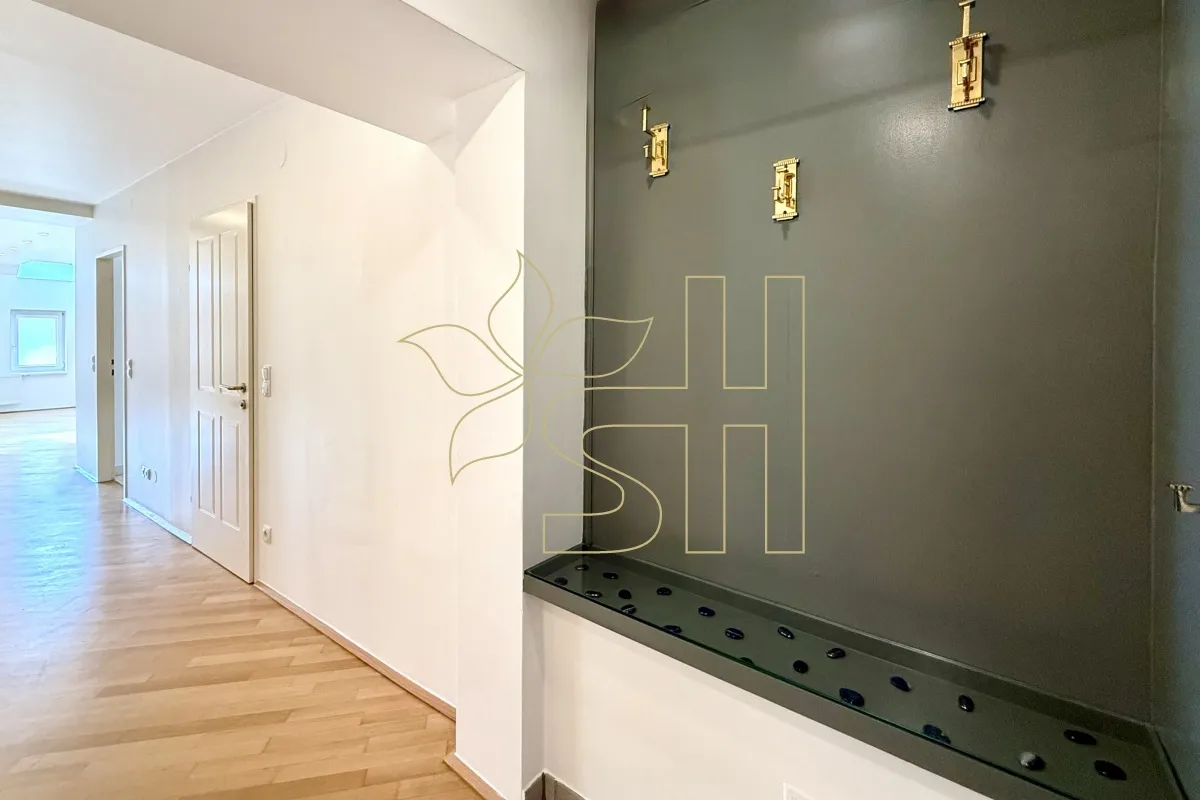 SONNENDURCHFLUTETE DACHGESCHOSS-MAISONETTE MIT TERRASSE! - Ansicht 2
