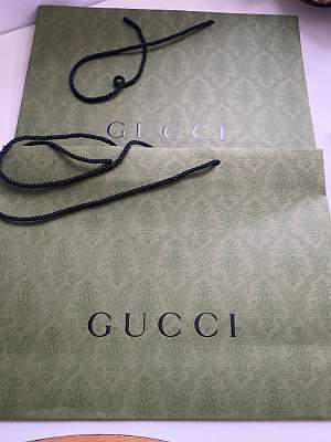 Grosse Einkaufssackerl Gucci