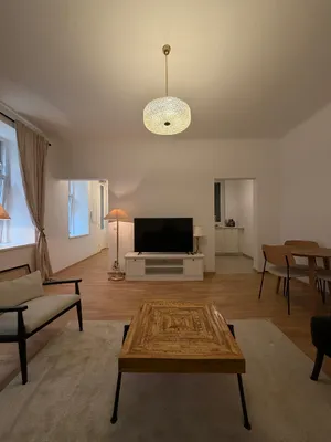 Möblierte 2,5-Zimmer-Wohnung im 5. Bezirk - ab 16. Juli