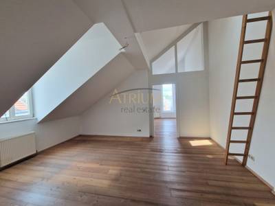 Helle Altbau-Dachgeschosswohnung mit 65 m² in Bestlage des 4. Bezirks – Bild 2