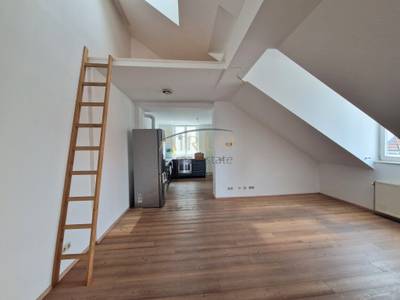 Helle Altbau-Dachgeschosswohnung mit 65 m² in Bestlage des 4. Bezirks – Bild 3